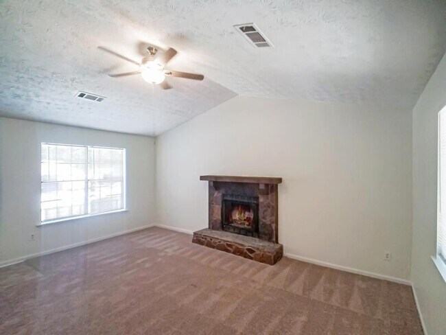 Building Photo - 1057 Mainstreet Lake Dr