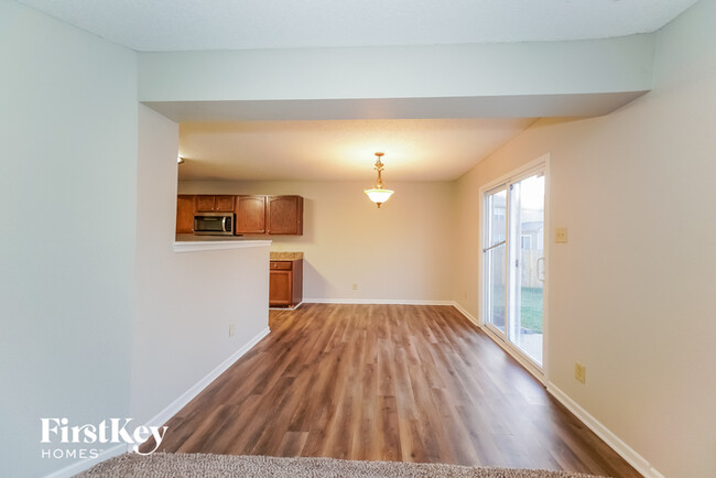 Building Photo - 2282 Hampton Dr