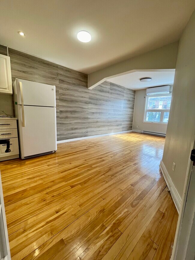 Building Photo - 7791 Av De Lorimier