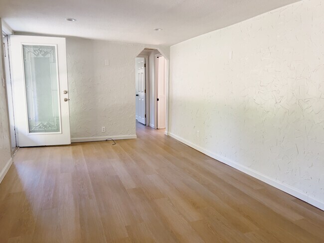 Foto del edificio - 605 N Phelps Ave