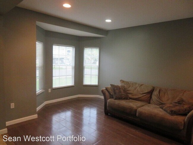 Building Photo - 3260 Falcon Point Dr