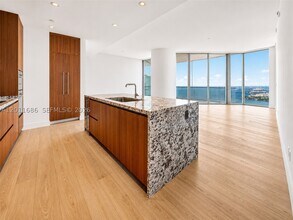 Building Photo - 175-125 3303