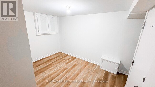 Photo du bâtiment - 1028 McCullough Dr