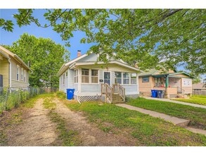 Building Photo - 1083 Western Ave N Building Photo - 1083 Western Ave N