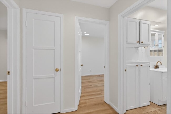 Building Photo - 242 Claremont Ave