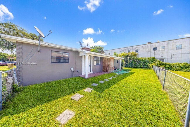Foto del edificio - 6172 SW 44th St