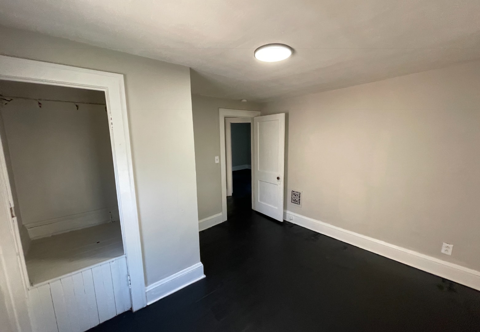 3437 E 103rd St Cleveland, OH 44104 – photo 2