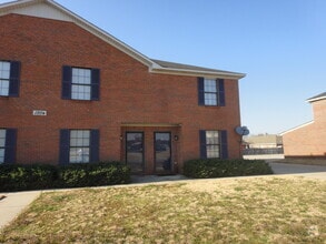 Building Photo - 1202 Goldridge Dr SW