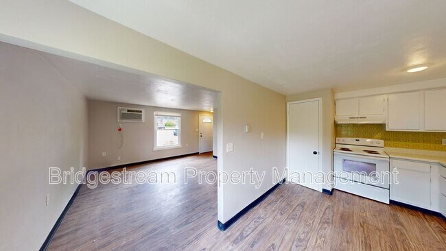 Foto del edificio - 144 Forest St
