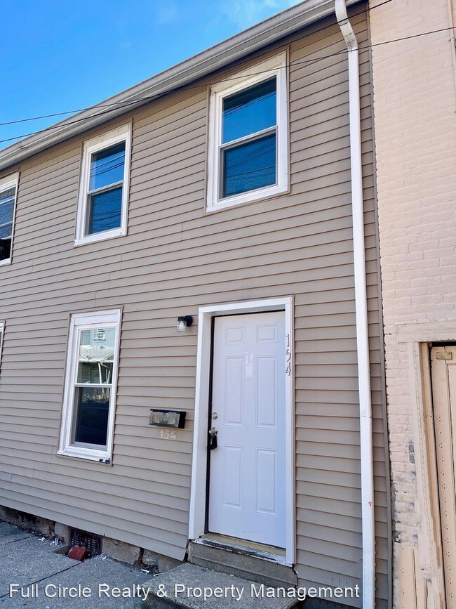 Building Photo - 2 br, 1 bath House - 154 Chestnut Street E...