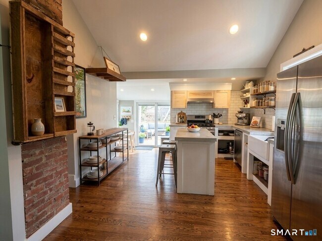 Foto del edificio - 82 Prospect Hill Rd
