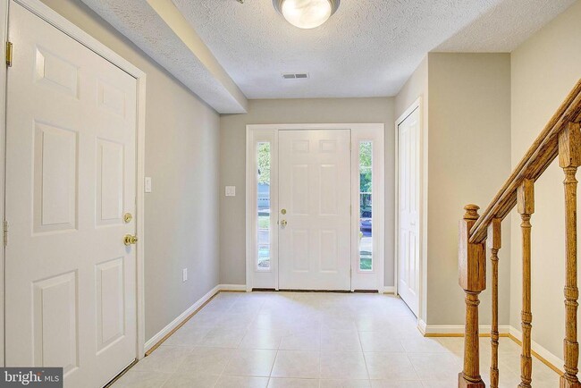 Building Photo - 2512 Stow Ct