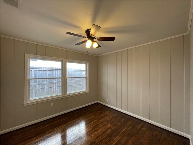Foto del edificio - 3229 Westridge St
