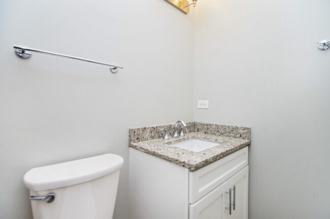 Foto del edificio - 1360 W Byron Ave
