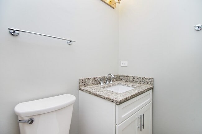 Building Photo - 1360 W Byron Ave
