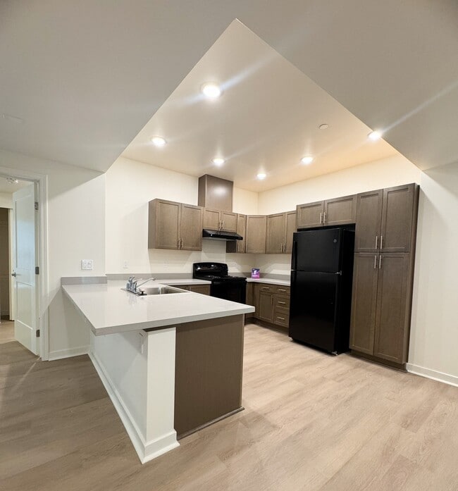 Building Photo - Alexander Valley Apartments