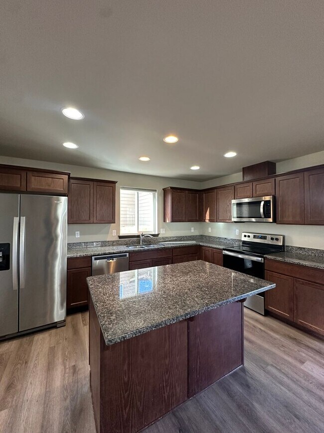 Foto del edificio - Amazing 3 Bedroom 2.5 Bath Duplex!