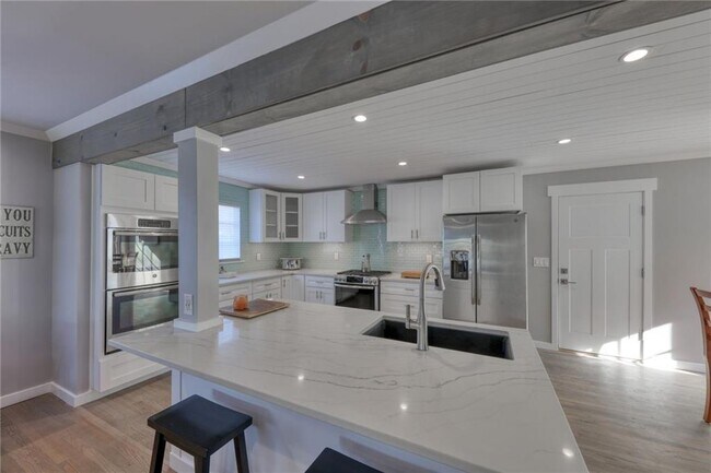 Building Photo - 1112 Arcadia Ave