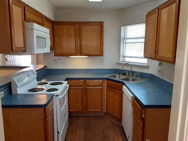Building Photo - 1701 Whispering Cove Trail
