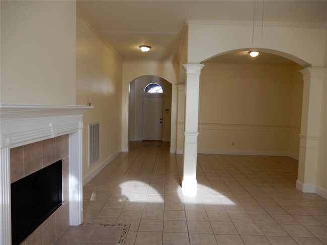 Foto del edificio - 5302 Rustling Trails Dr
