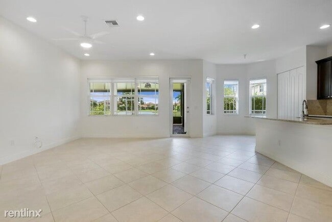 Building Photo - 5 br, 4.5 bath House - 9761 S Miralago Way