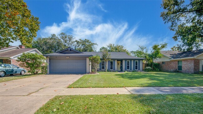 Building Photo - 966 Redway Ln