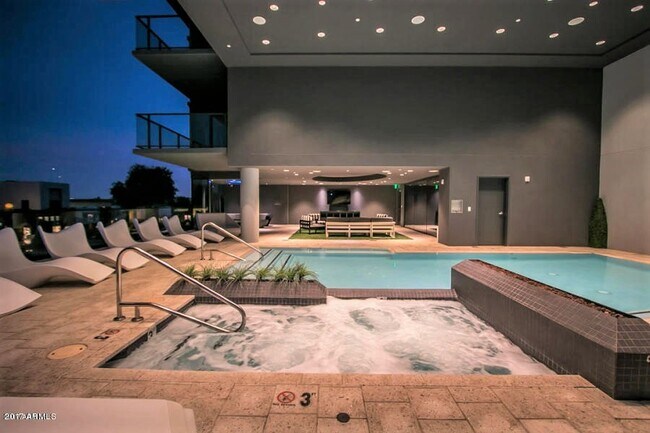Foto del edificio - 4422 N 75th St