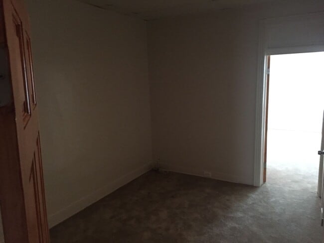 Building Photo - Great Druid Hill Home