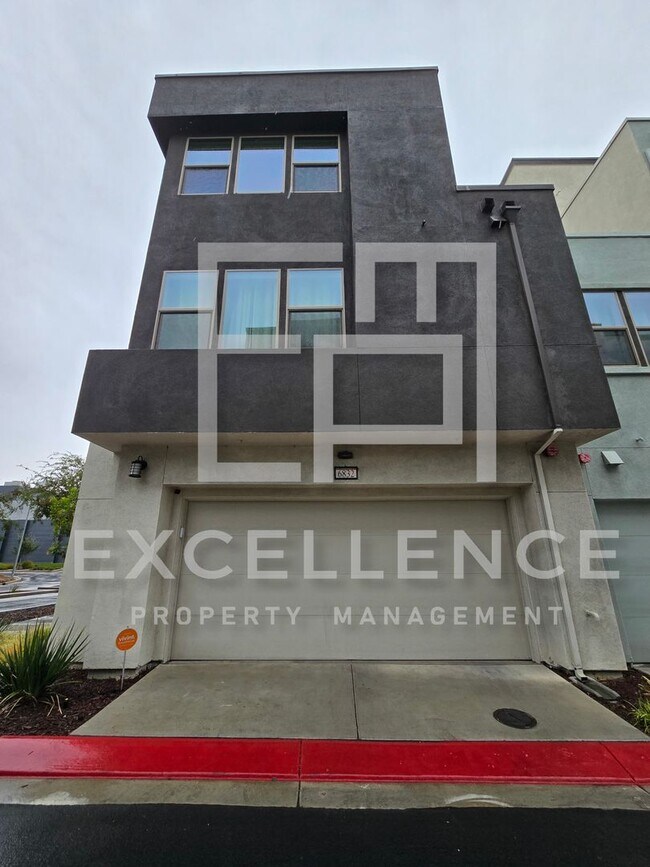 Foto del edificio - 6 Years New - Beautiful Townhouse With 3/3 with 2 Master Suites, Open Floor Plan, Attached 2 Car ...
