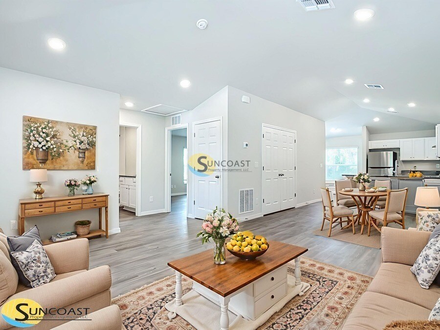 Foto principal - 3990 E Walker St