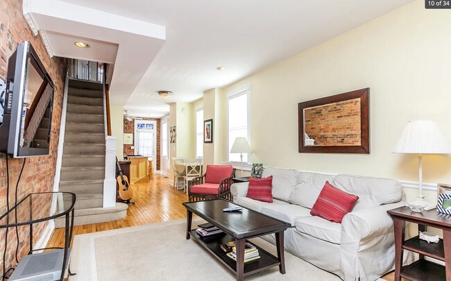 Building Photo - 749 S Curley St