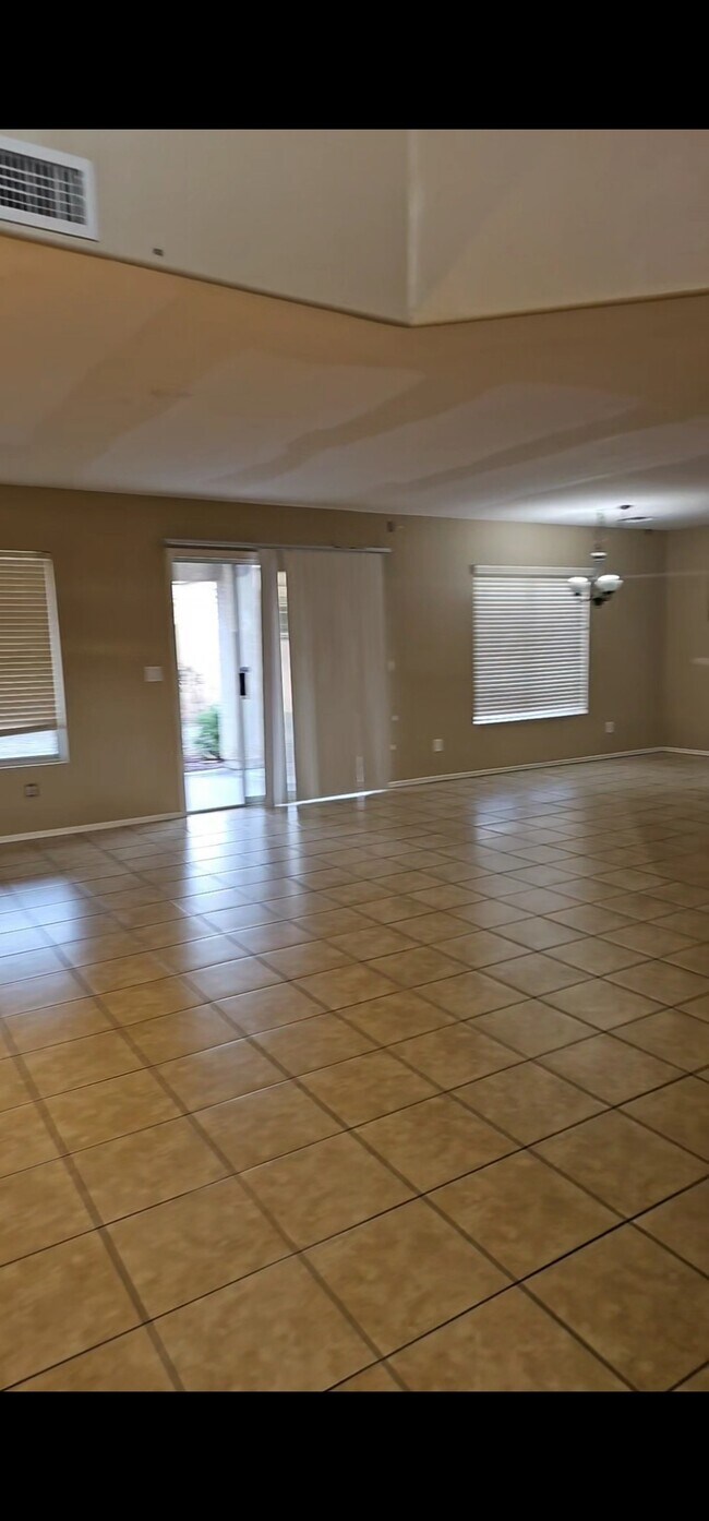 Building Photo - 1081 S 225th Ave