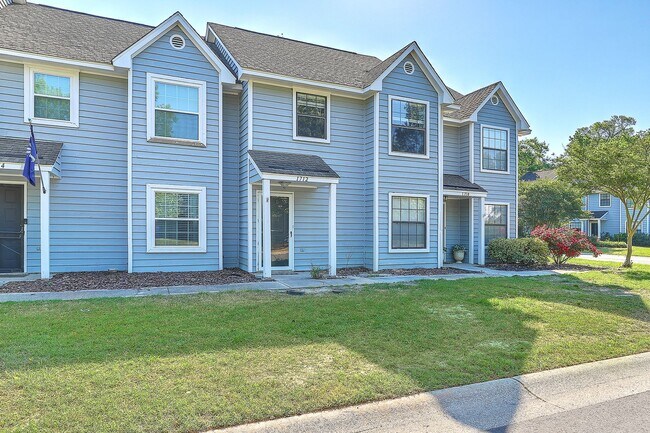 Foto del edificio - Move in Ready Mt Pleasant Townhouse!