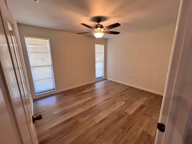 Building Photo - 3339 Van Nuys Loop