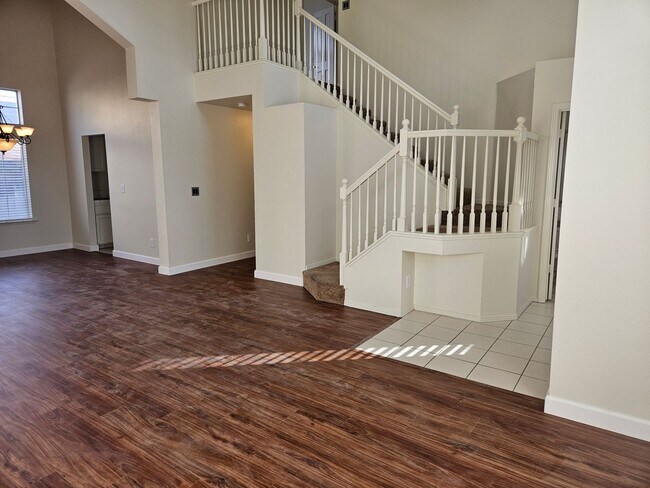 Building Photo - A Fantastic Clovis Home just minutes from ...