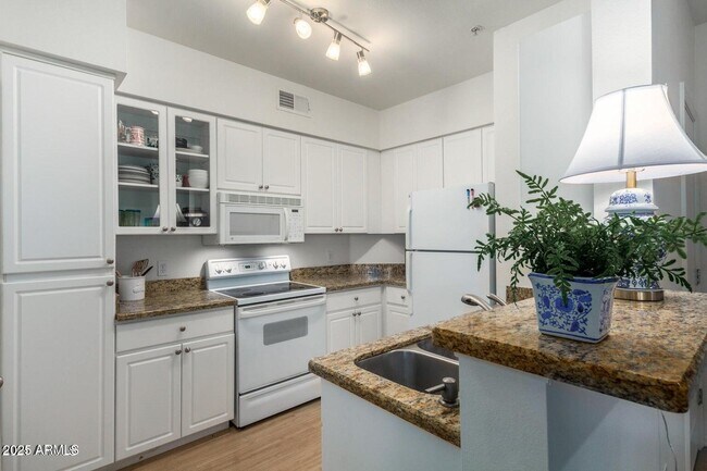 Building Photo - 1701 E Colter St