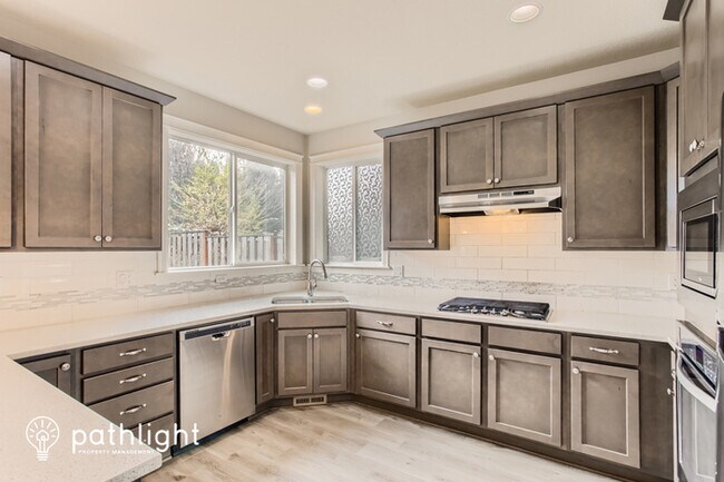 Building Photo - 12802 SW King Ct, Tigard, OR, 97224