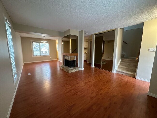 Building Photo - 11111-11126 26 Ave NW