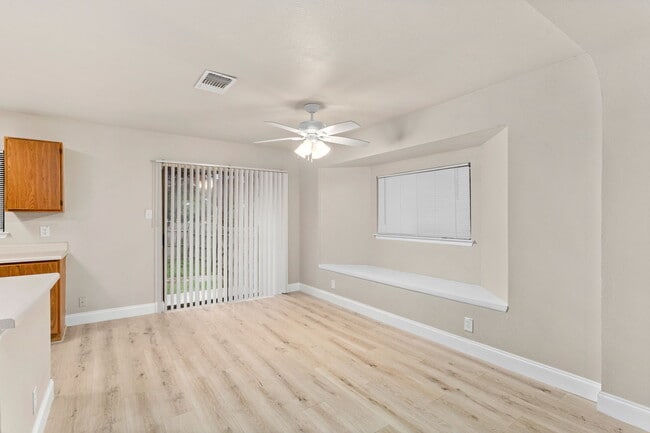 Building Photo - 8402 Laurel Bnd
