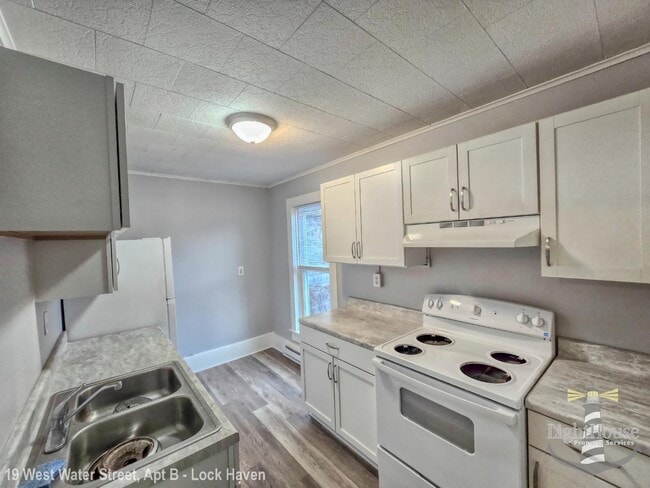 Building Photo - 19 E Water St