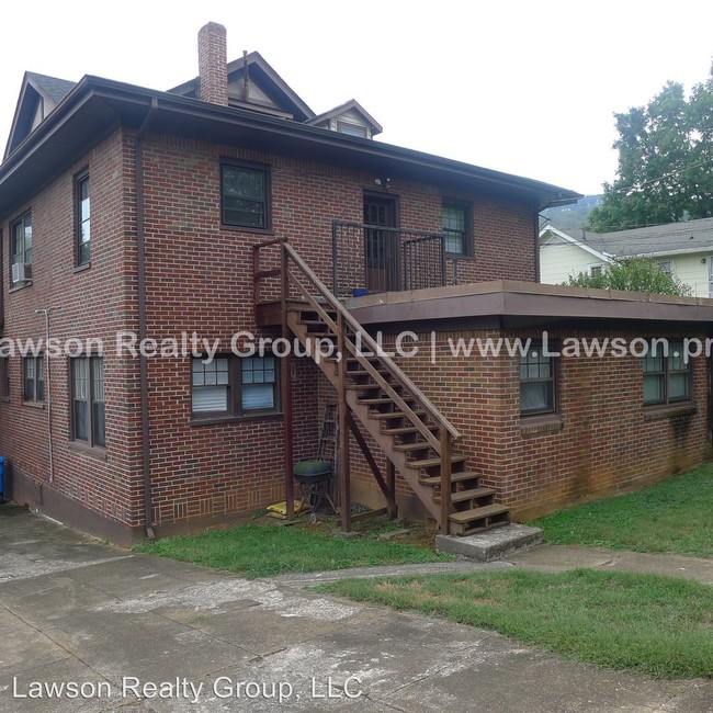 Building Photo - 2523 Rosalind Ave SW