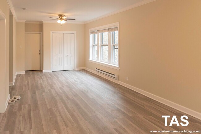 Foto del edificio - 624 W Roscoe St