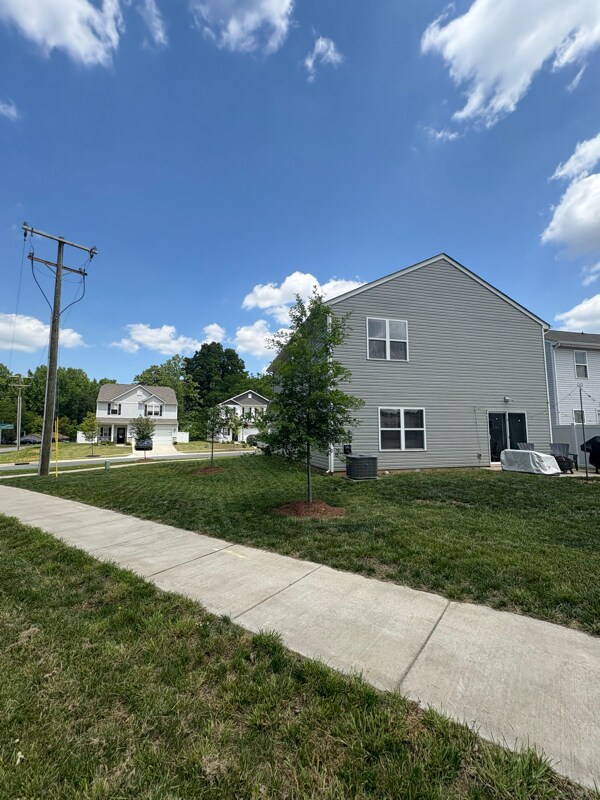 Building Photo - 2014 Karen Wds Ln