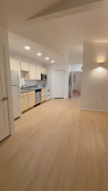 Building Photo - 1949 S 9th St W