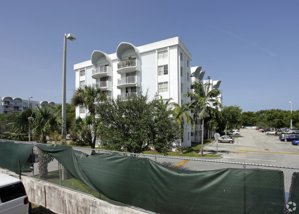 Building Photo - Montecarlo of Miami Condominiums