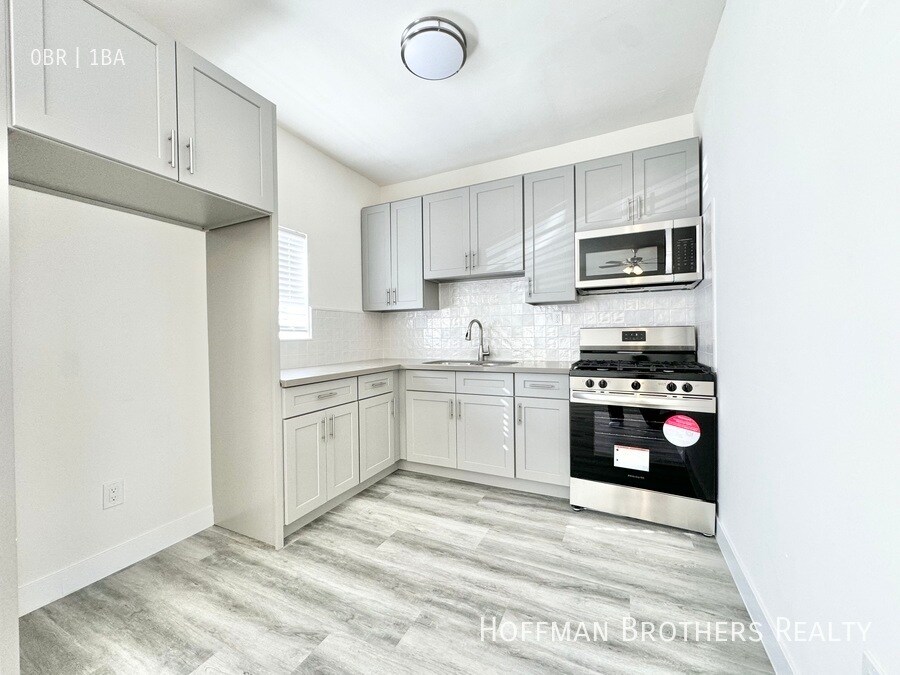 Foto principal - 1056 Normandie Ave