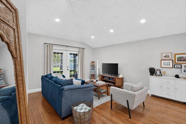 Building Photo - 9351 Arbolita Way