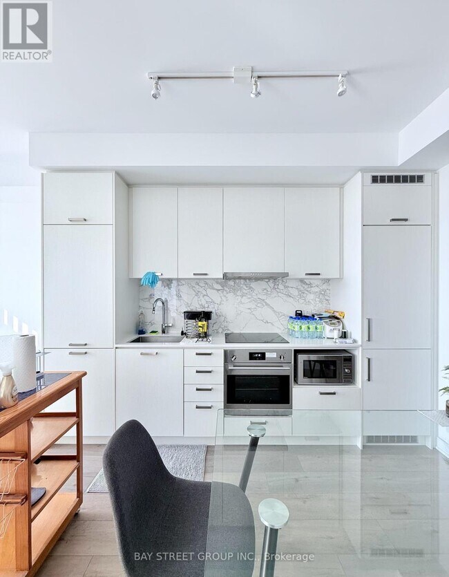 Building Photo - 10 Honeycrisp Cres