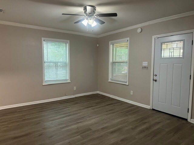 Foto del edificio - Updated 3 Bedroom Home With Washer And Dryer Included