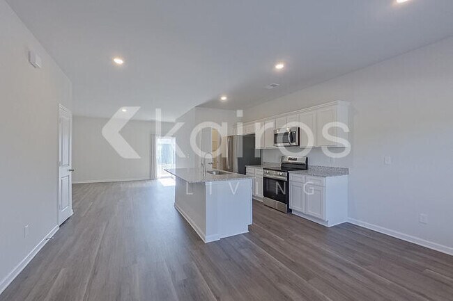 Building Photo - 2461 Banyan Cir